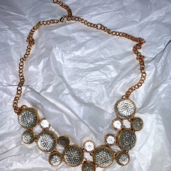 Elegant Gold Necklace 👑 - Picture 2 of 2